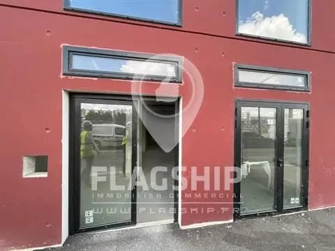Retail in Ivry-sur-Seine for lease Building Photo- Image 1 of 5