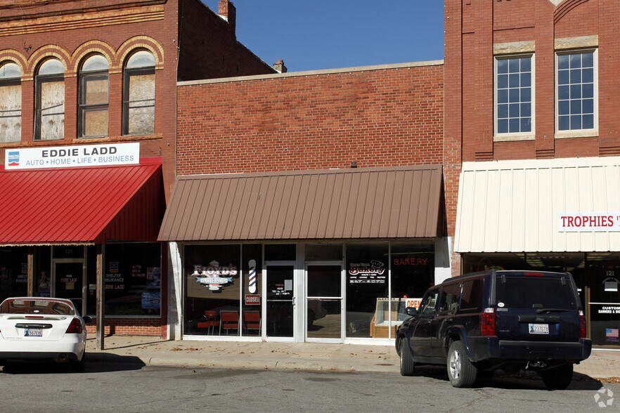 123 W Broadway St, Anadarko, OK for sale - Building Photo - Image 1 of 6