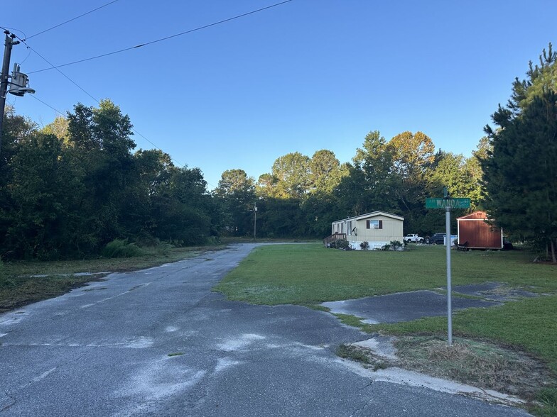 341 Dahlia St, Kinston, NC for sale - Building Photo - Image 3 of 10