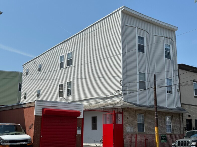 109-111 Fleming Ave, Newark, NJ for sale - Building Photo - Image 1 of 1