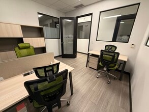 136 4th St N, Saint Petersburg, FL for lease Interior Photo- Image 1 of 3