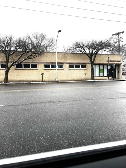 280 Merrick Rd, Lynbrook, NY for lease - Building Photo - Image 1 of 7