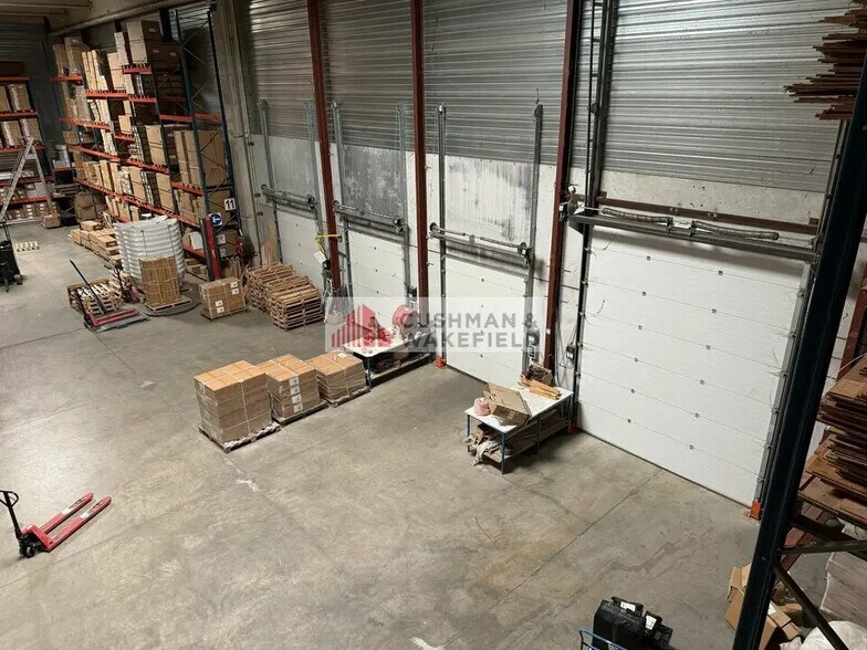 Flex in Nîmes for lease - Building Photo - Image 3 of 3