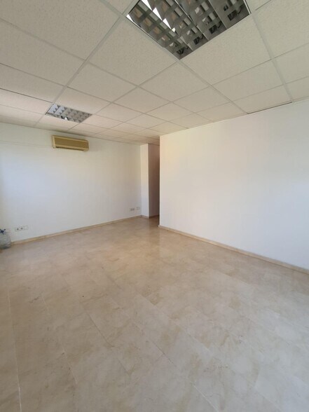 Office in SEVILLA for lease - Building Photo - Image 3 of 6