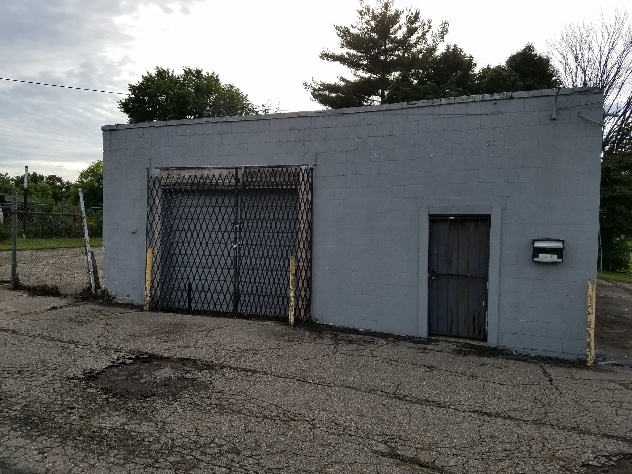 G5109 N Saginaw St, Flint, MI for sale Primary Photo- Image 1 of 1