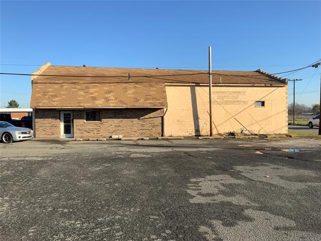 201 W Gentry Ave, Checotah, OK for sale - Primary Photo - Image 1 of 1