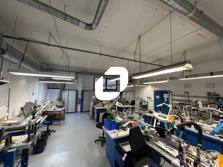 Flex in Vitry-sur-Seine for lease - Building Photo - Image 2 of 11