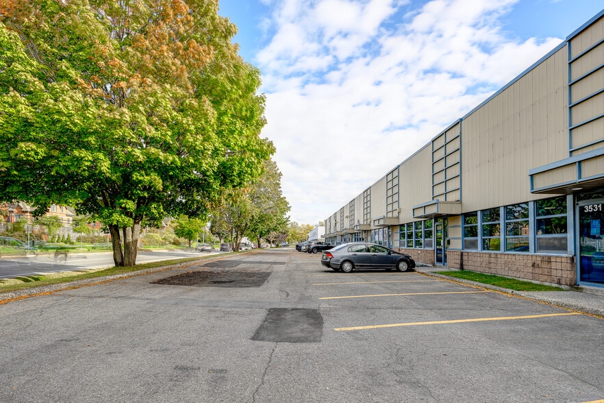 3515-3531 Boul de la Grande-Allée, Boisbriand, QC for lease - Building Photo - Image 1 of 10