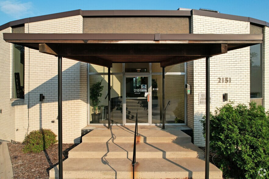 2151 Hamline Ave N, Roseville, MN for lease - Building Photo - Image 2 of 5