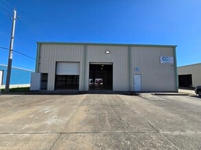610 Clear Creek Ave, League City, TX for lease Building Photo- Image 1 of 12
