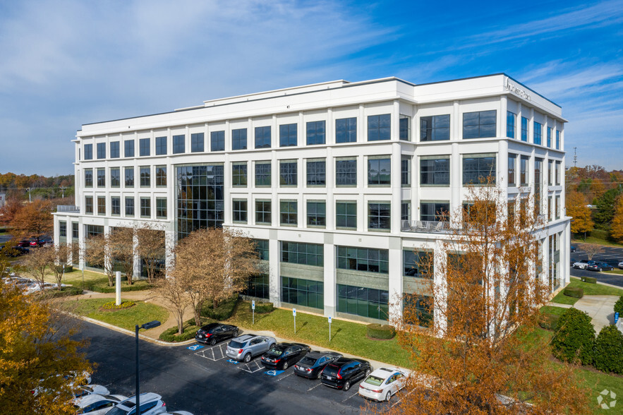 3800 Arco Corporate Dr, Charlotte, NC for lease - Primary Photo - Image 1 of 22