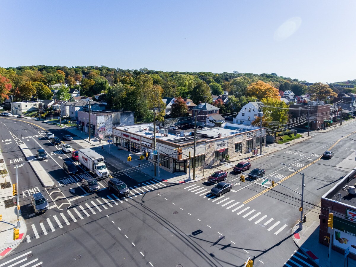 11721180 Victory Blvd, Staten Island, NY 10301