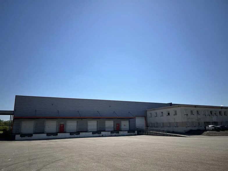 14 Avenue Maréchal Juin, Saint-Laurent-de-Mure for lease - Building Photo - Image 3 of 6