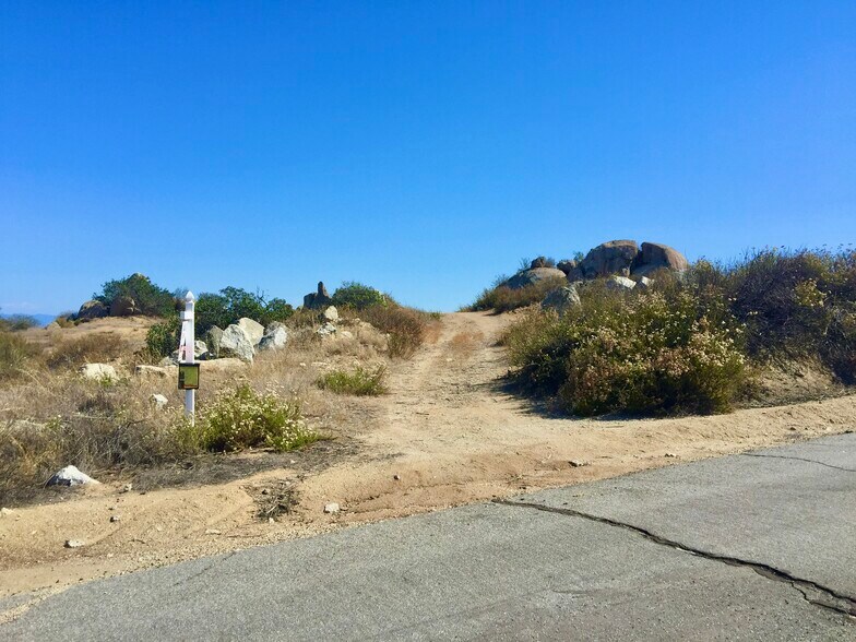 31555 Via Palmera, Homeland, CA for sale - Building Photo - Image 2 of 17