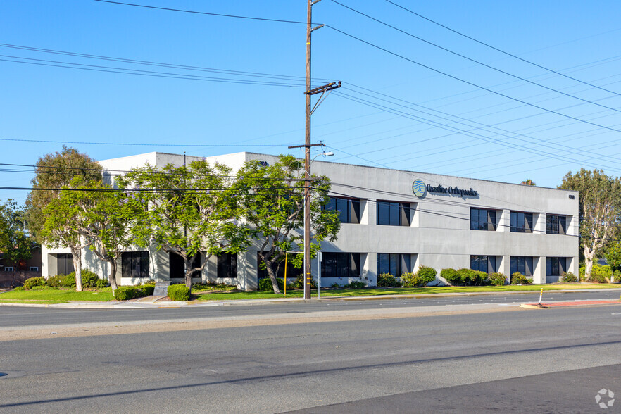 8700 Warner Ave, Fountain Valley, CA for lease - Building Photo - Image 2 of 17