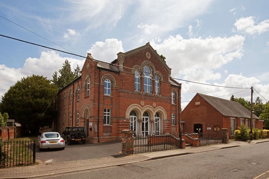 17 New St, Dunmow for sale - Primary Photo - Image 1 of 4