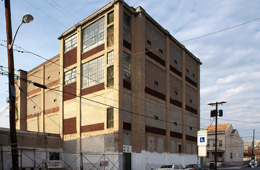 22 Mercer St, Paterson, NJ for sale - Primary Photo - Image 1 of 1