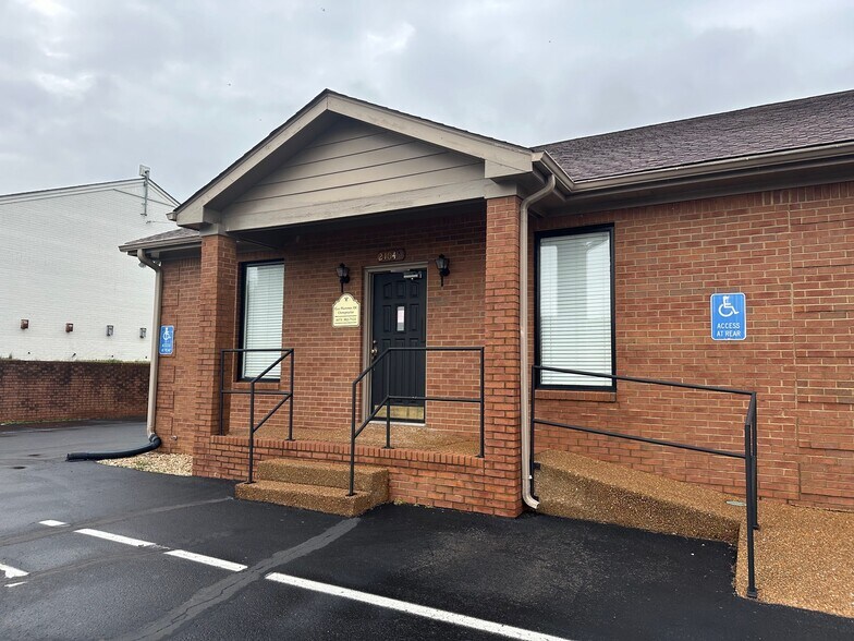 2104 Park Plaza Dr, Springfield, TN for lease - Building Photo - Image 1 of 7