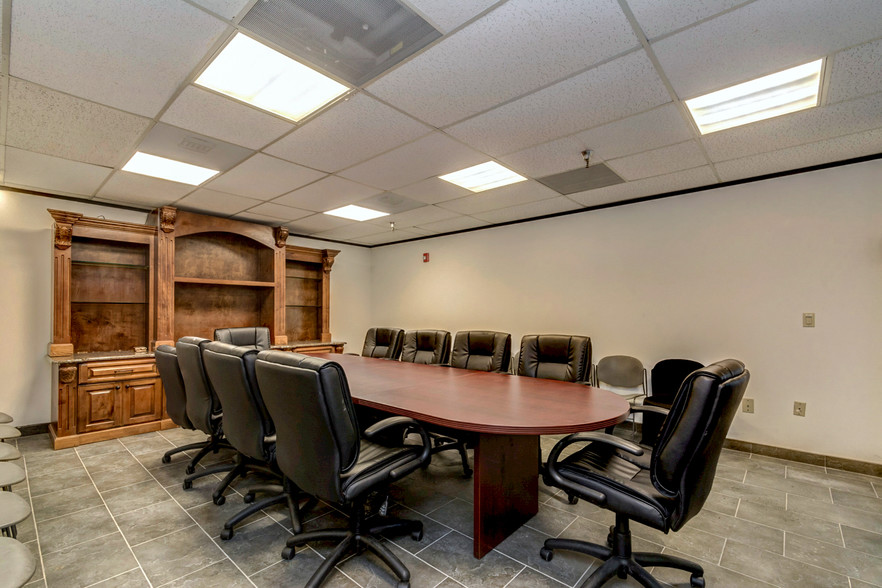 8449 W Bellfort St, Houston, TX for lease - Interior Photo - Image 3 of 17