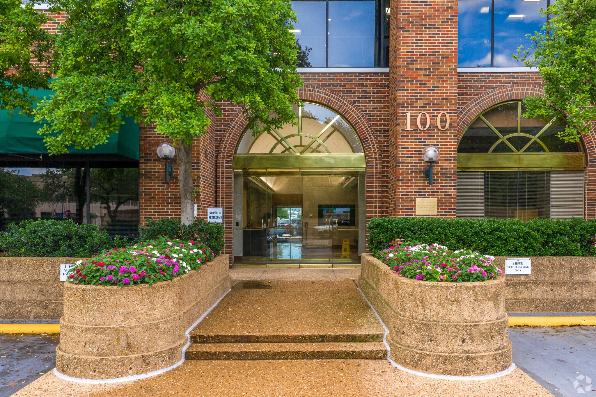 100 E 15th St, Fort Worth, TX 76102 - Water Gardens Place | LoopNet.com