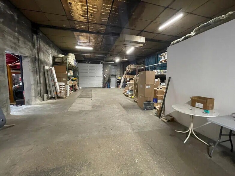 Industrial in Tossiat for lease - Interior Photo - Image 2 of 4