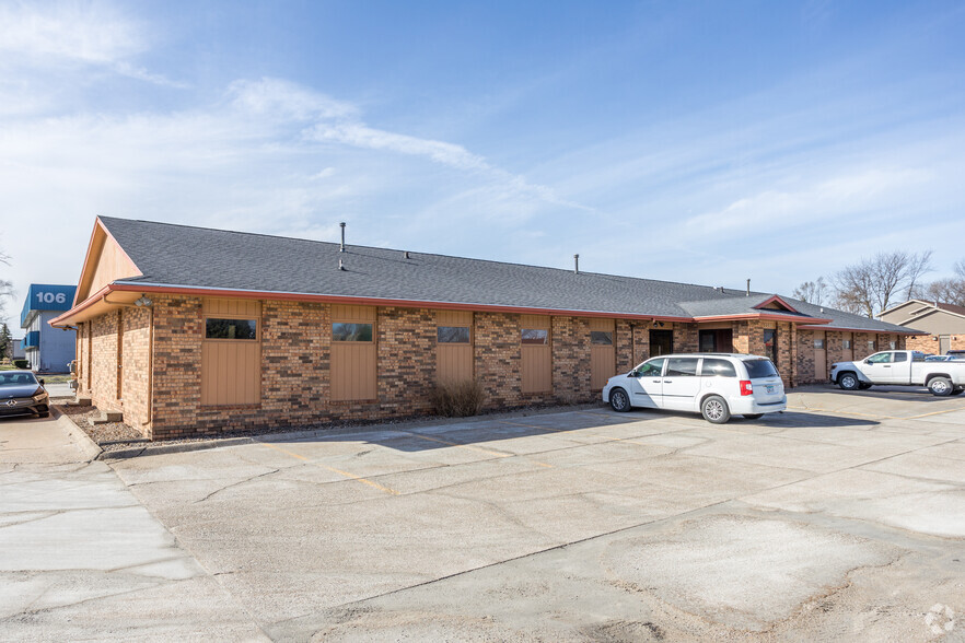 2201 W 1st St, Ankeny, IA for lease - Primary Photo - Image 1 of 7