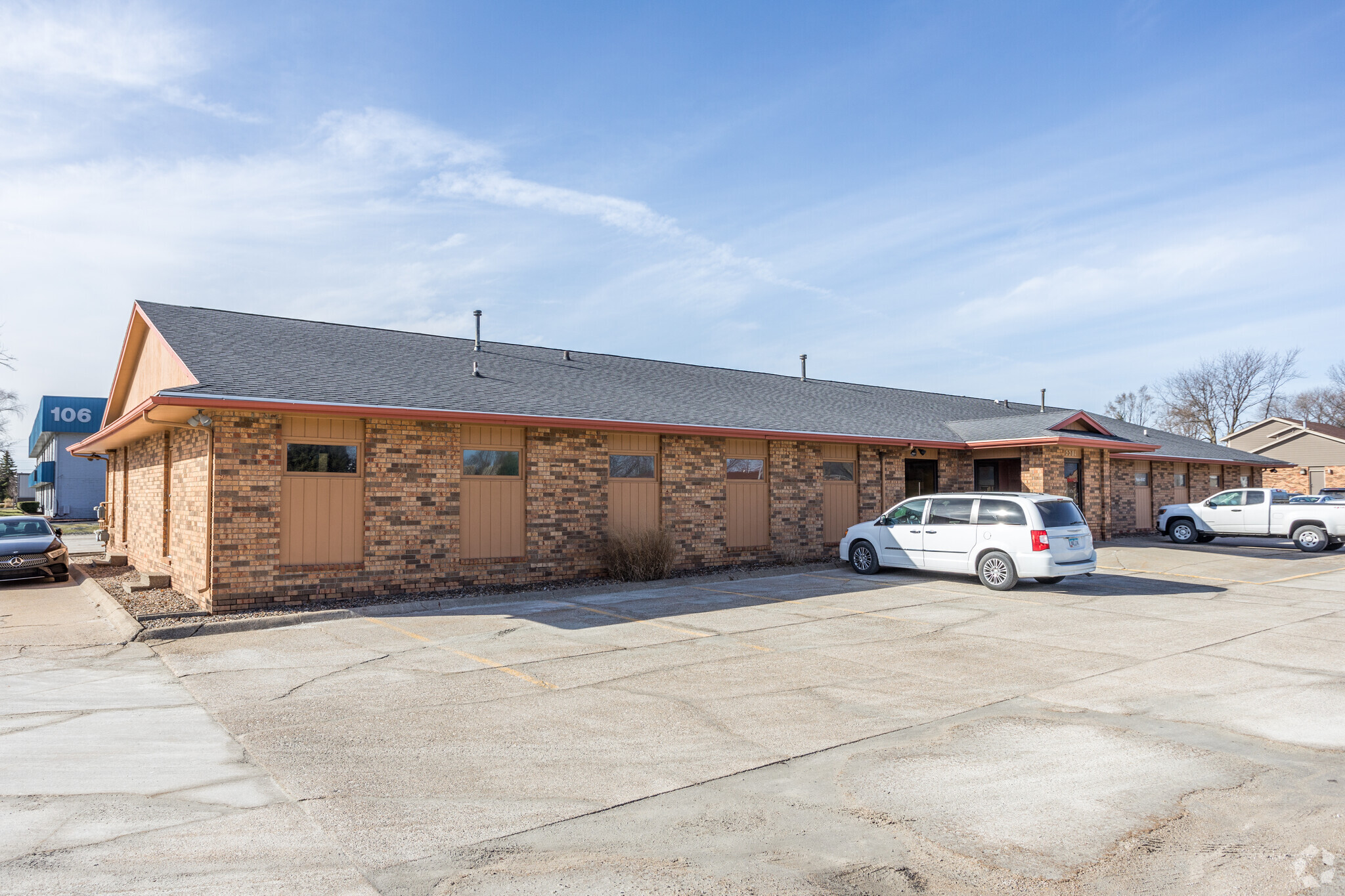 2201 W 1st St, Ankeny, IA for lease Primary Photo- Image 1 of 8