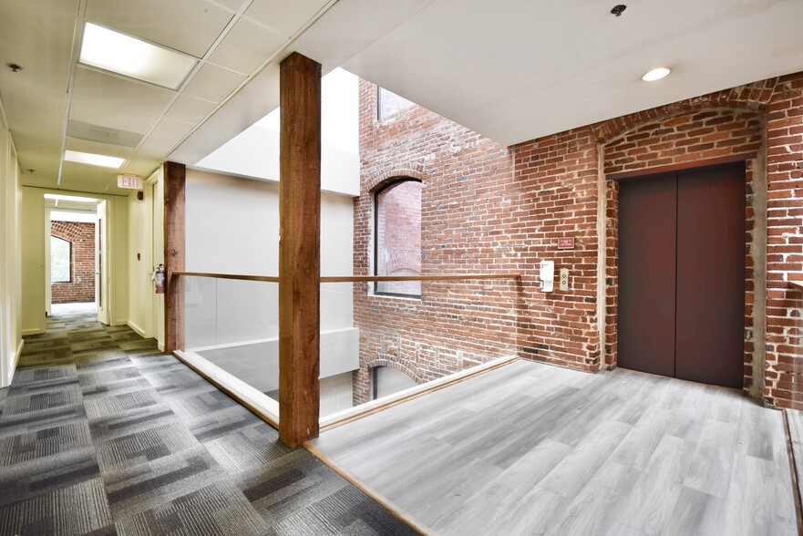 521 SW 11th, Portland, OR for lease - Building Photo - Image 1 of 35