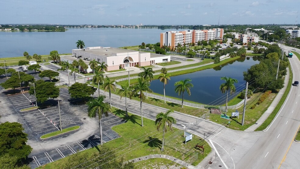 2101 N Australian Ave, West Palm Beach, FL for sale - Primary Photo - Image 1 of 4