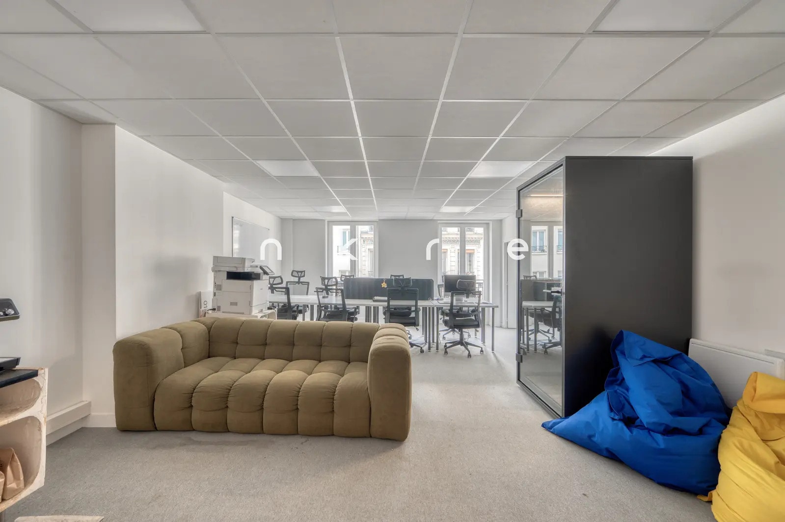 Office in Paris for lease Interior Photo- Image 1 of 10