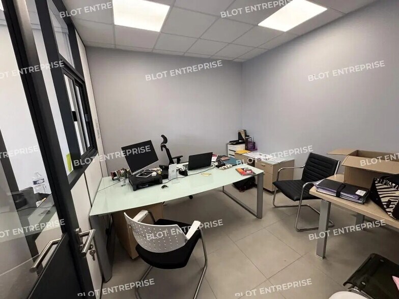 Office in Lorient for lease - Building Photo - Image 2 of 6