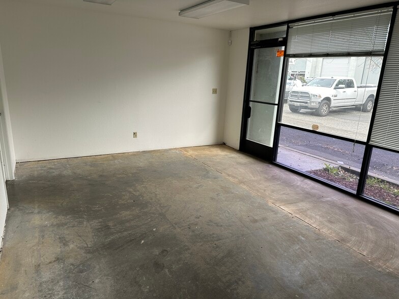 1070 Horizon Dr, Fairfield, CA for sale - Interior Photo - Image 3 of 9