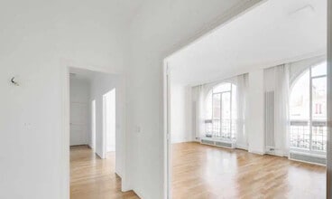 158 Ter Rue Du Temple, Paris for lease Interior Photo- Image 2 of 7