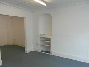 6 Fore St, Looe for lease Interior Photo- Image 1 of 1