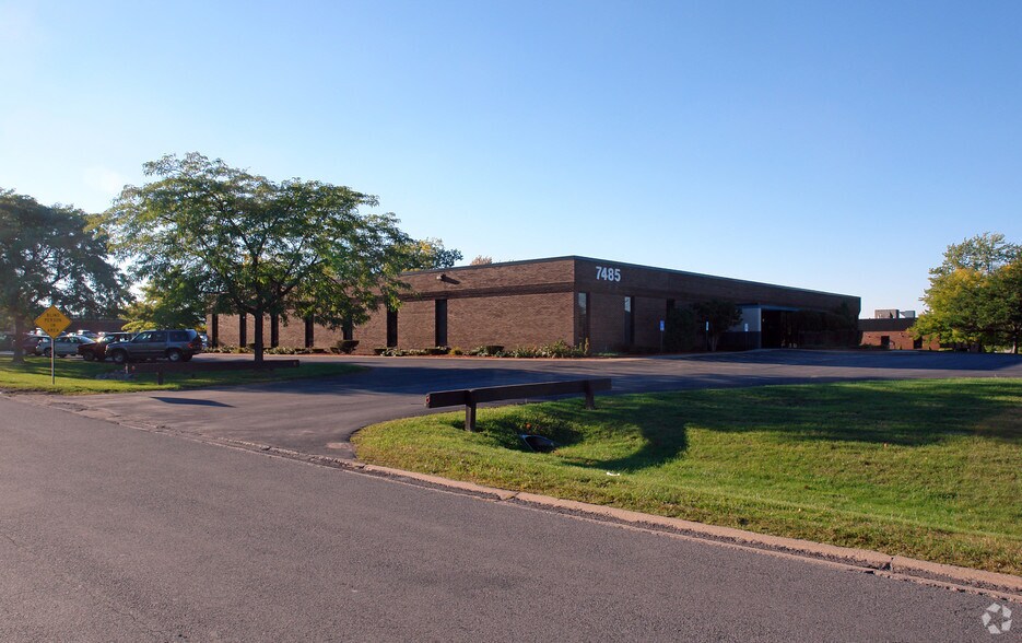 7485 Henry Clay Blvd, Liverpool, NY for sale - Primary Photo - Image 1 of 1