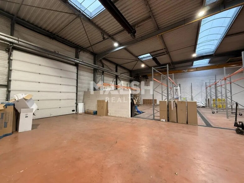 Office in Bron for lease - Interior Photo - Image 2 of 22