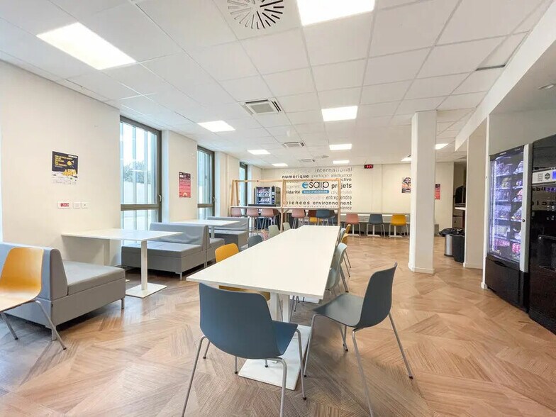 Office in Aix-en-Provence for lease - Interior Photo - Image 3 of 14