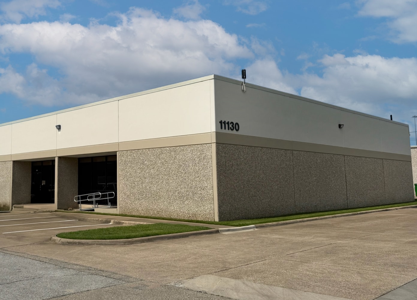 11110 Petal St, Dallas, TX for lease Building Photo- Image 1 of 2