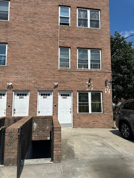 807 Barbey St, Brooklyn, NY for sale - Building Photo - Image 2 of 27