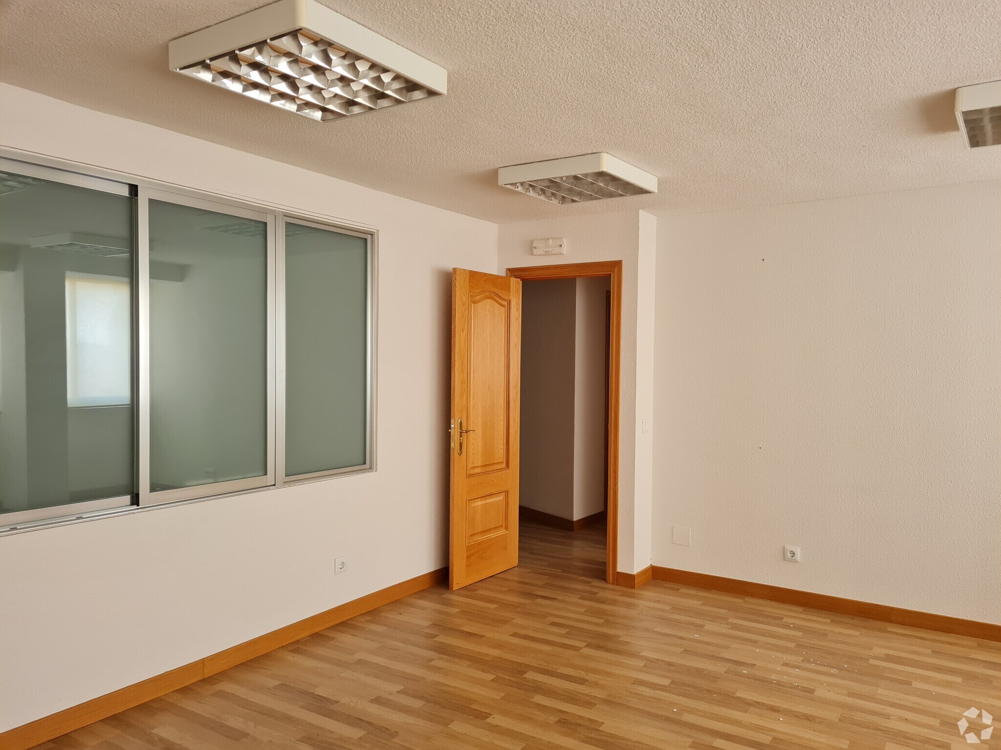 Office in Móstoles, Madrid for lease Interior Photo- Image 1 of 2