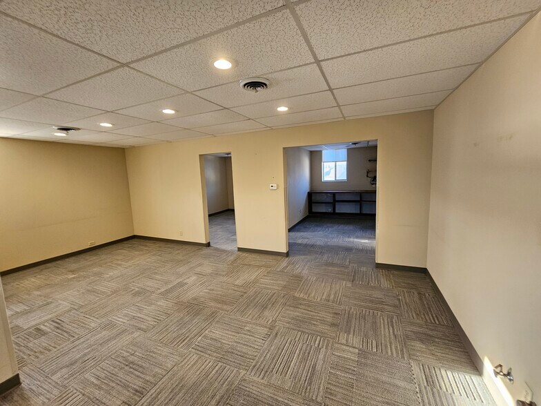 6754 W Beloit Rd, West Allis, WI for lease - Building Photo - Image 3 of 7