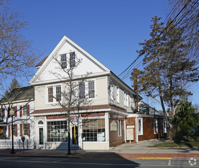 57 W Main St, Babylon, NY for lease - Primary Photo - Image 1 of 4