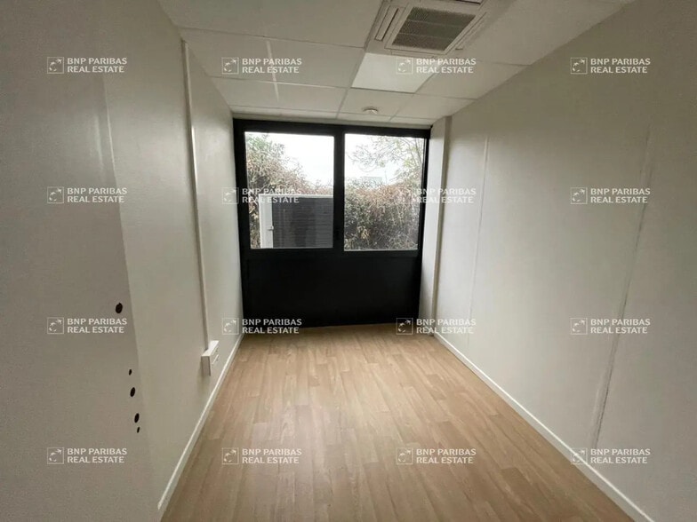 Flex in LA CHAPELLE-D'ARMENTIERES for lease - Interior Photo - Image 3 of 10