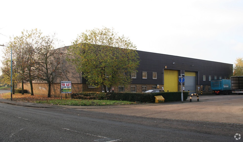 Felthambrook Way, Feltham for lease - Primary Photo - Image 1 of 1