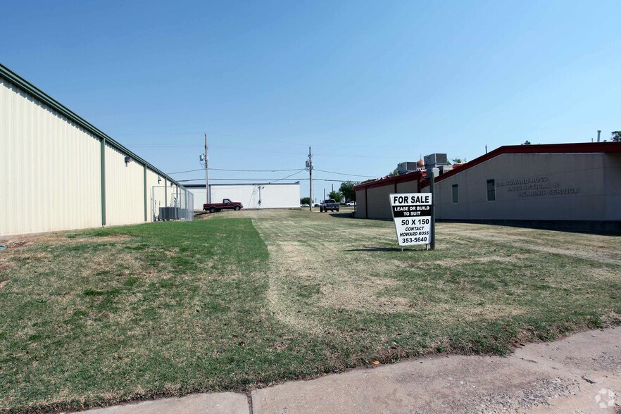903 SW D Ave, Lawton, OK for sale - Primary Photo - Image 1 of 3