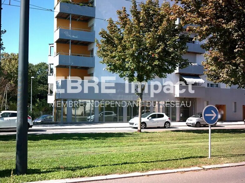 Retail in Dijon for lease - Building Photo - Image 3 of 6