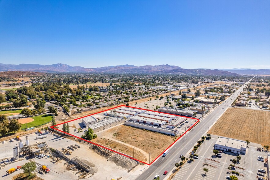 980 N State St, Hemet, CA for sale - Building Photo - Image 2 of 12