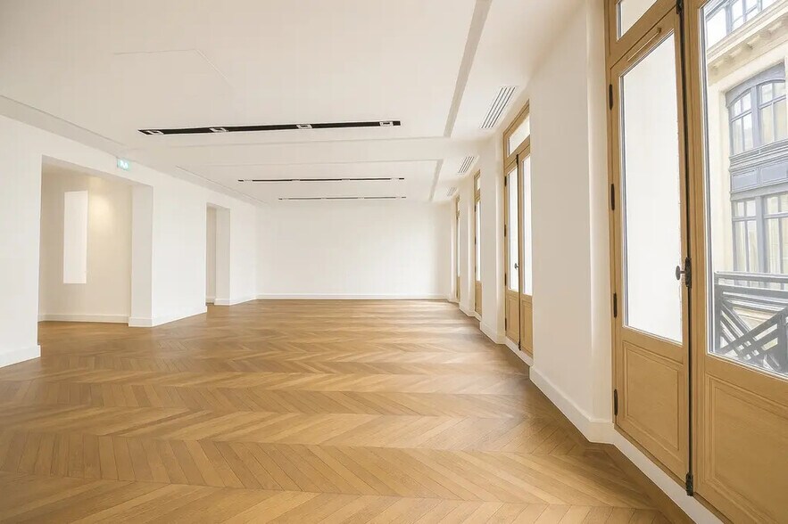 Office in Paris for lease - Interior Photo - Image 2 of 2