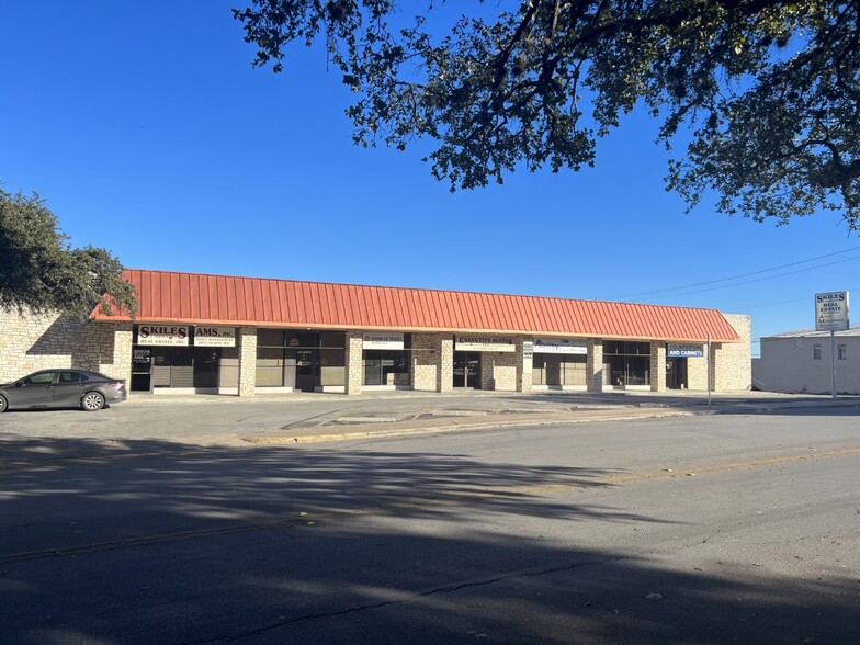 100 N Edward Gary St, San Marcos, TX for lease - Building Photo - Image 1 of 6