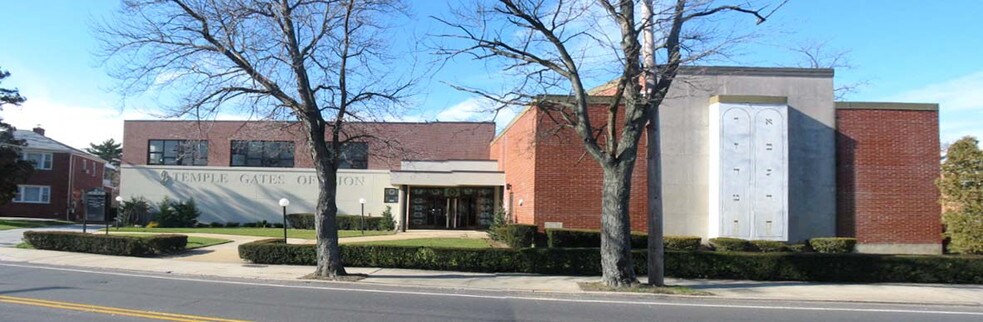 322 N Corona Ave, Valley Stream, NY for sale - Primary Photo - Image 1 of 1